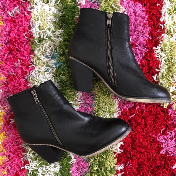 Urban Outfitters Ecoté black leather booties, 8.5 - Picture 2 of 9